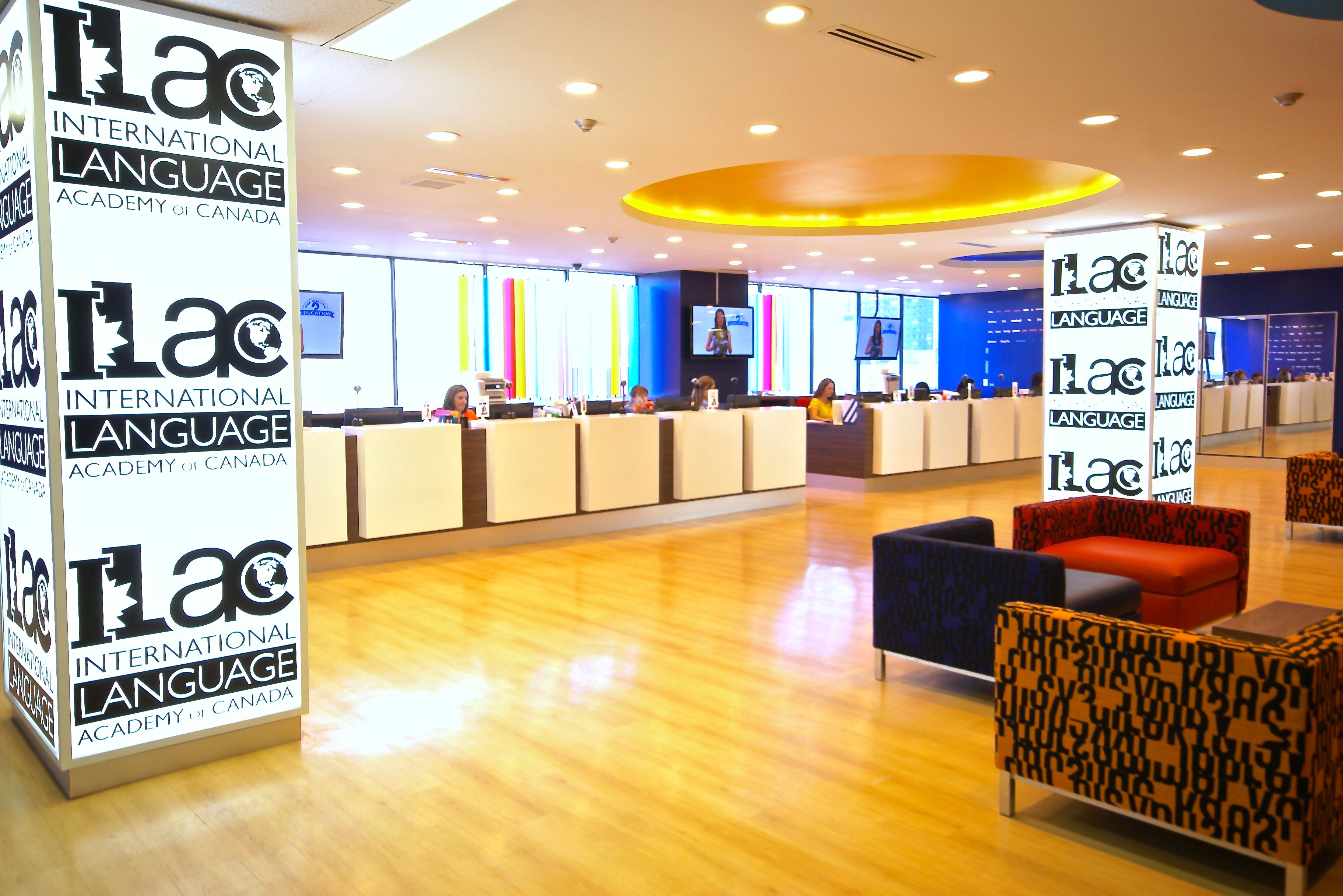 College no Canadá público ou particular - ILAC School of Service Excellence - Toronto e Vancouver College no Canadá público ou particular - ILAC School of Service Excellence - Toronto e Vancouver