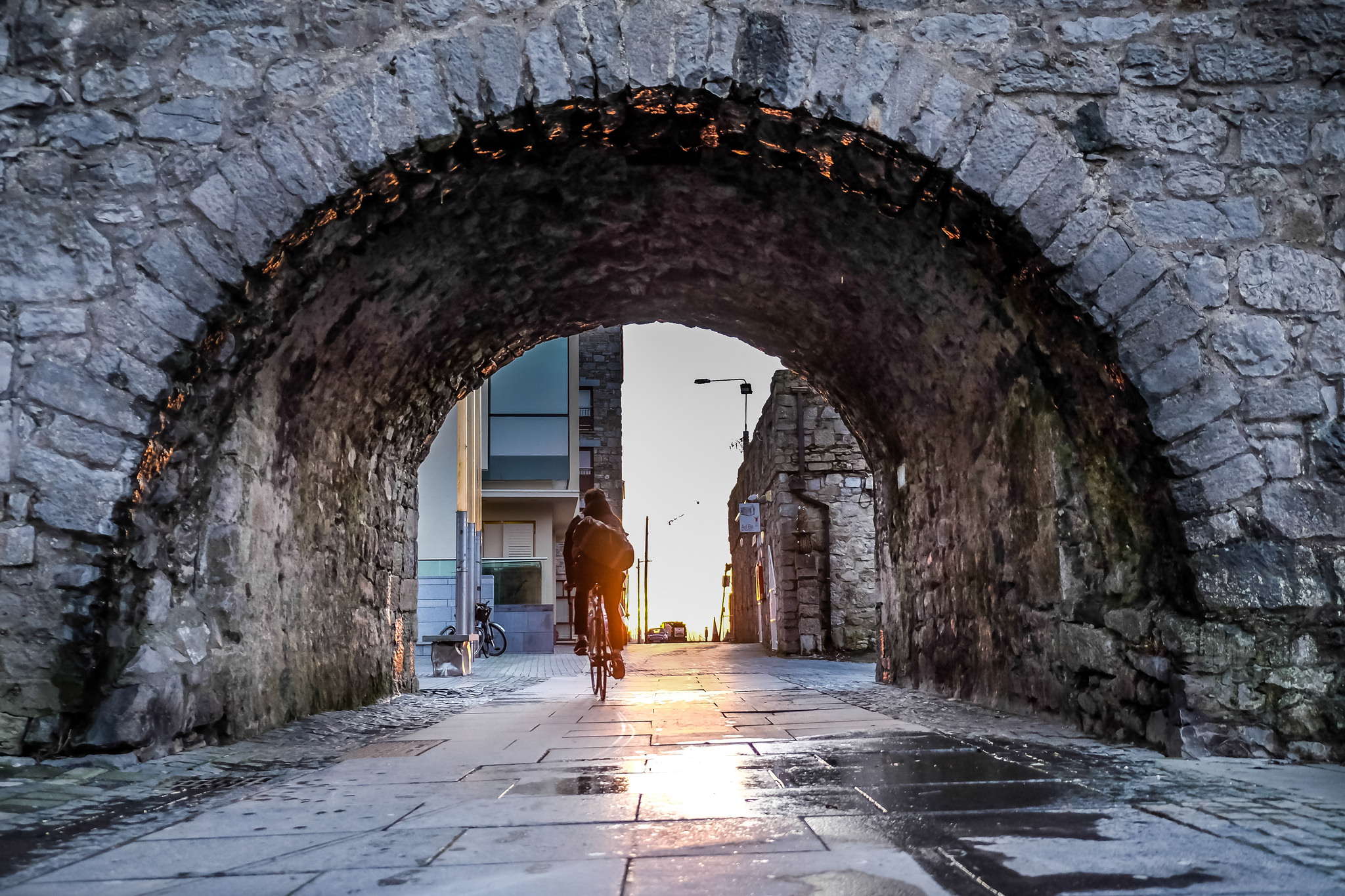 melhores cidades para o seu intercâmbio na Irlanda - Antiga arquitetura estilo medieval em Galway