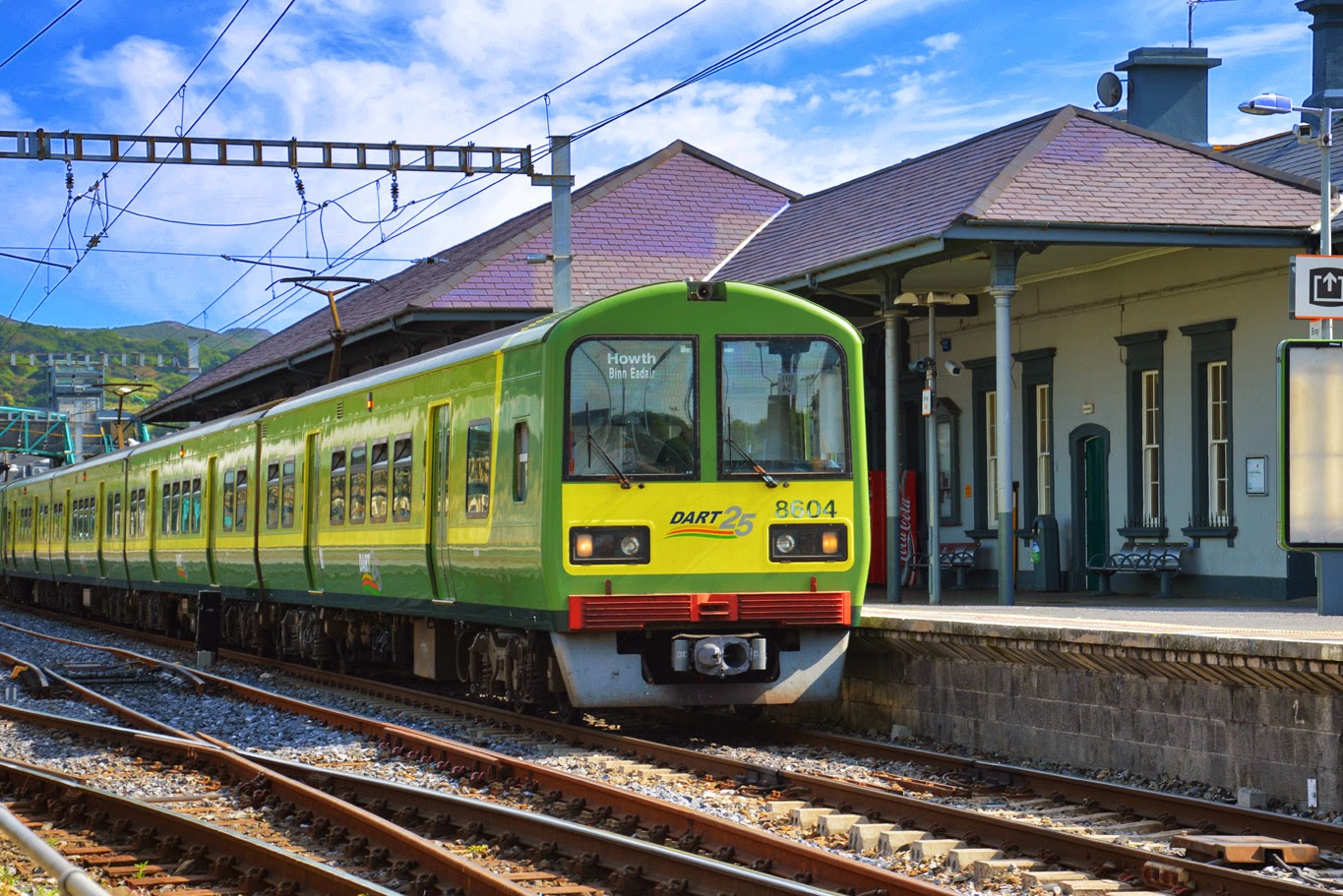 melhores cidades para o seu intercâmbio na Irlanda - Trem Dart em Dublin