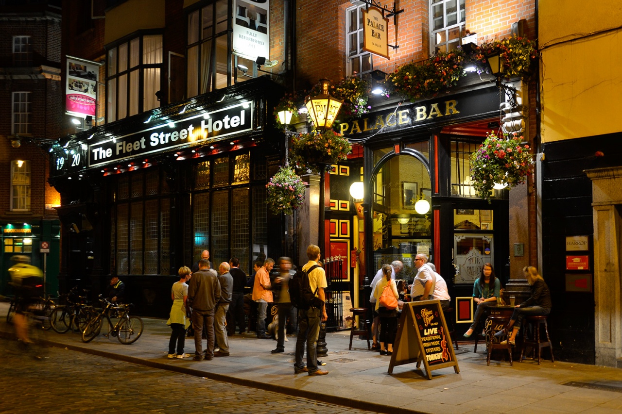 melhores cidades para o seu intercâmbio na Irlanda - Cidade de Dublin a noite. Que tal uma Pint de Guiness?