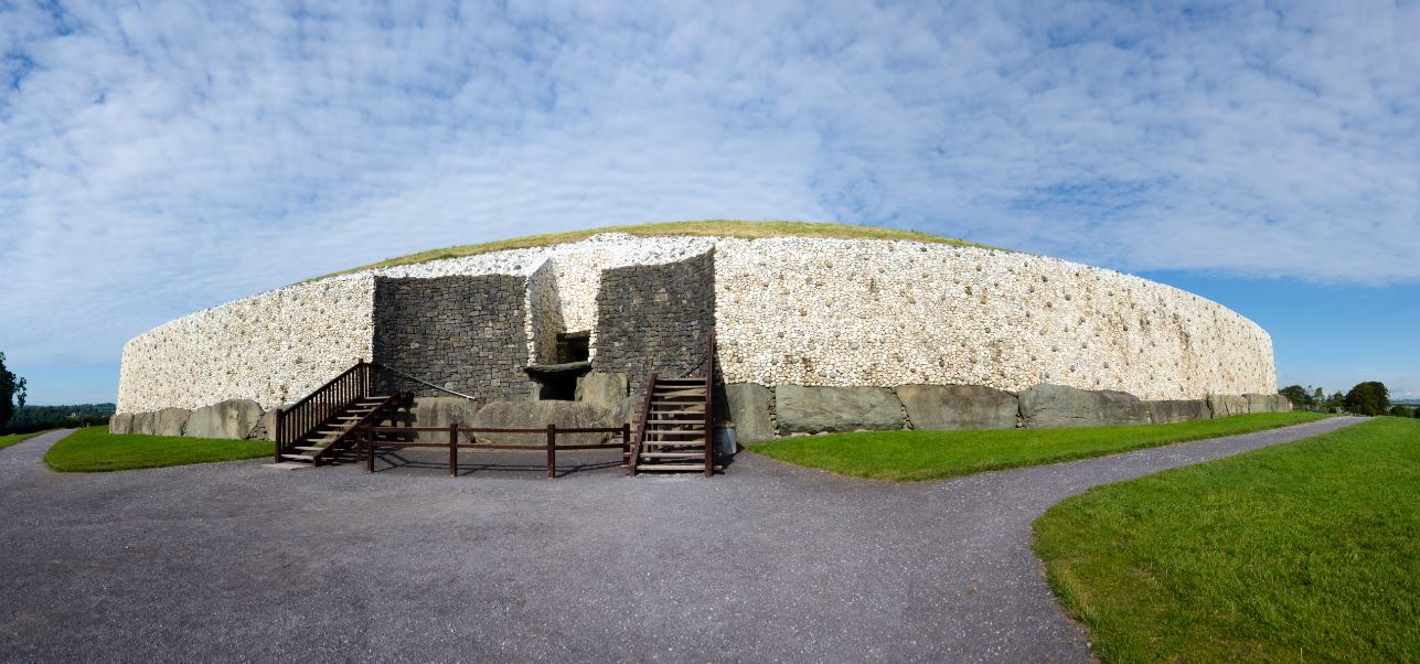 Conheça Newgrange