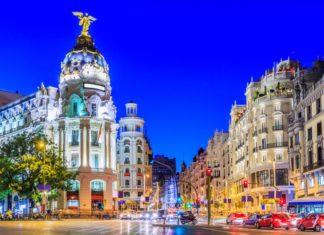 INTERCÂMBIO EM MADRI  ESTUDAR NA ESPANHA Intercâmbio-em-Madri-Roda-Mundo