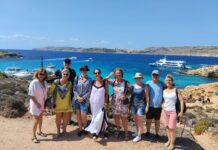 INTERCÂMBIO 50+ UMA EXPERIÊNCIA TRANSFORMADORA Grupo De Intercambio 2024 Roda Mundo Em Malta Passeio Pelas Ruas
