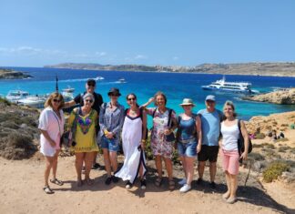 INTERCÂMBIO 50+ UMA EXPERIÊNCIA TRANSFORMADORA Grupo De Intercambio 2024 Roda Mundo Em Malta Passeio Pelas Ruas