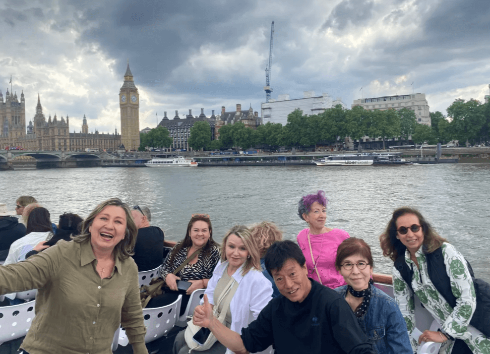 Grupo De Mulheres 50+ Para Londres